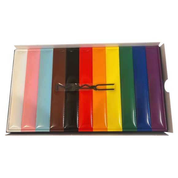 MAC 40 Shades of Pride Eyeshadow Vault Palette RARE HTF Limited Edition NEW - Picture 4 of 6